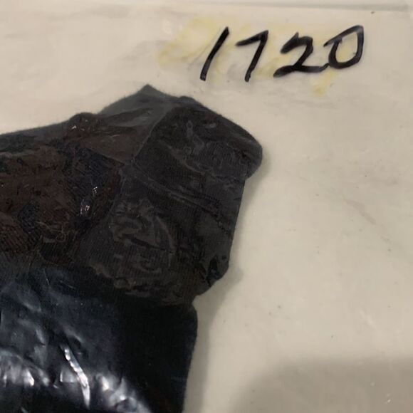 ROMEO+Juliet couture sequined heart bolt design black tshirt women’s sz small - Picture 9 of 10